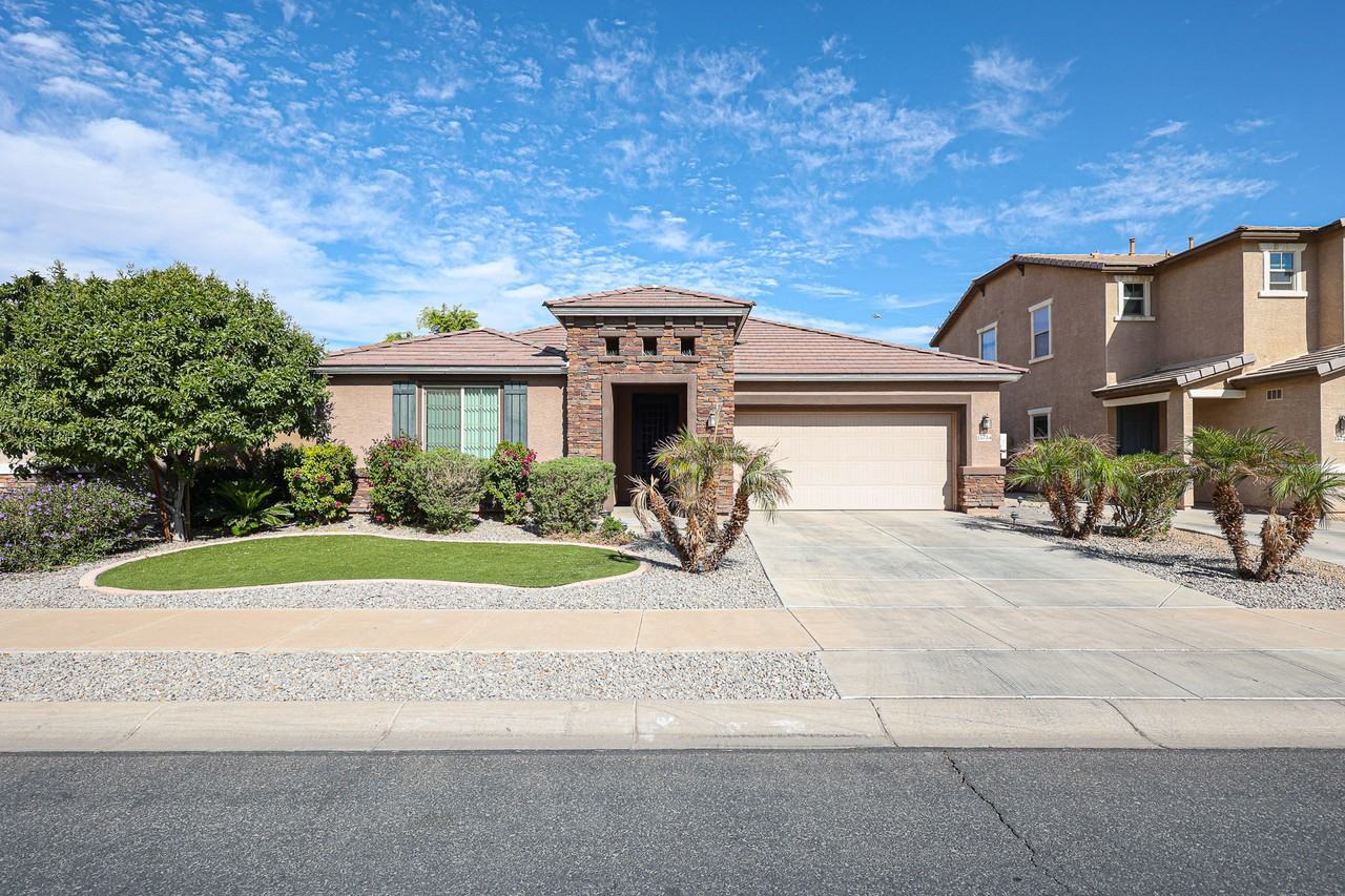 15734 W Mckinley St - Photo 2 of 39