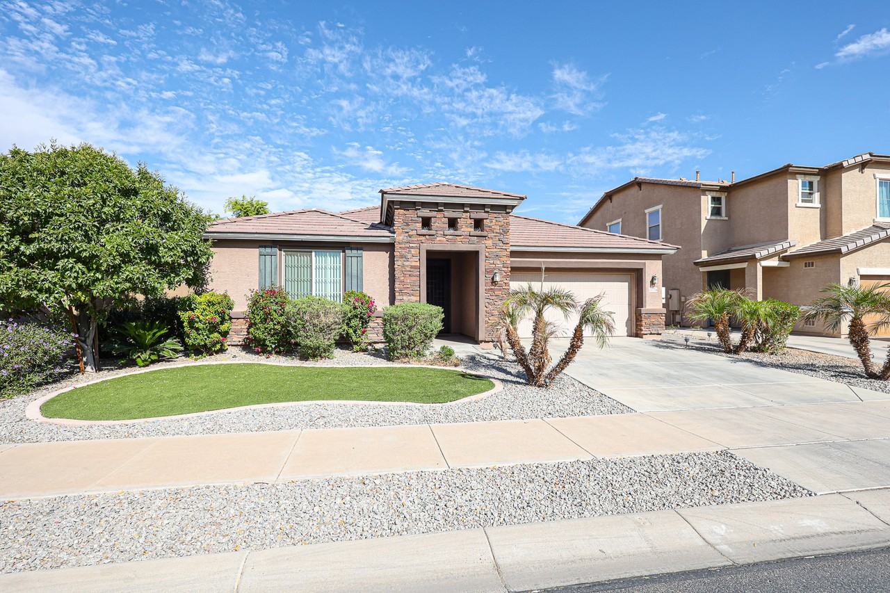 15734 W Mckinley St - Photo 3 of 39