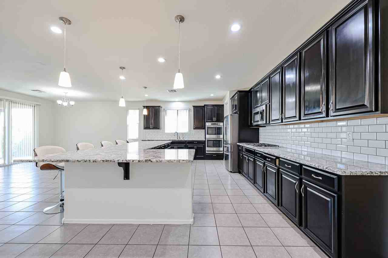 15734 W Mckinley St - Photo 5 of 39