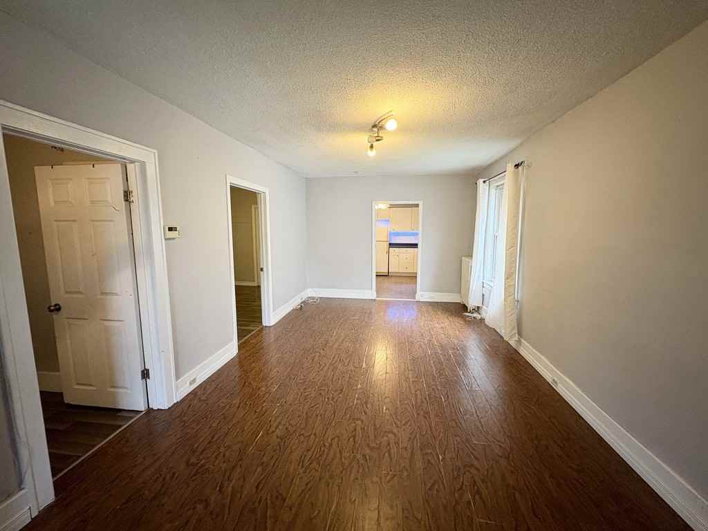 1539 Moy Ave - Photo 3 of 29