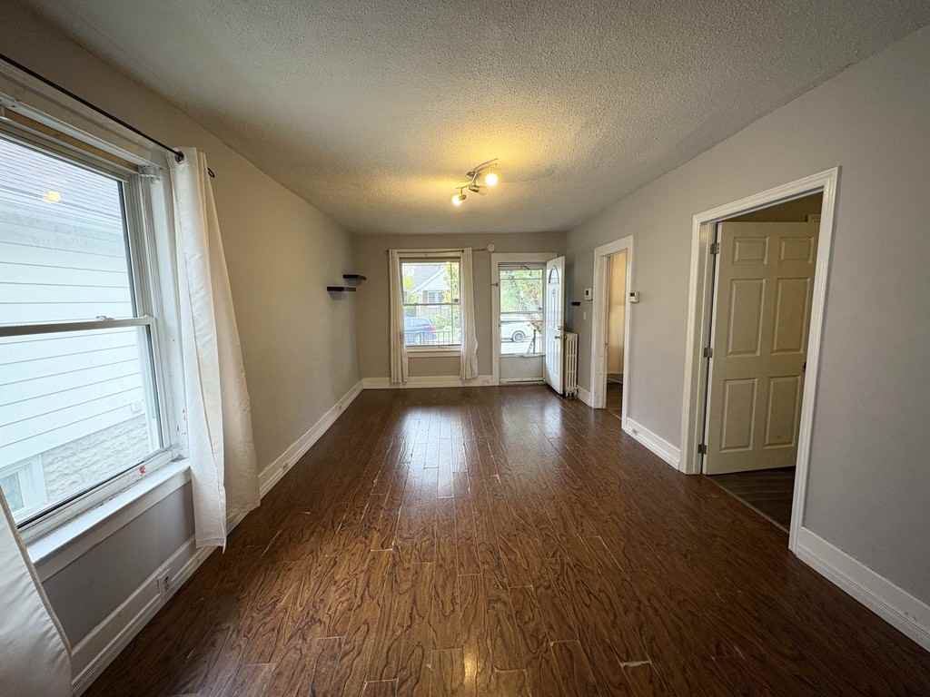 1539 Moy Ave - Photo 5 of 29