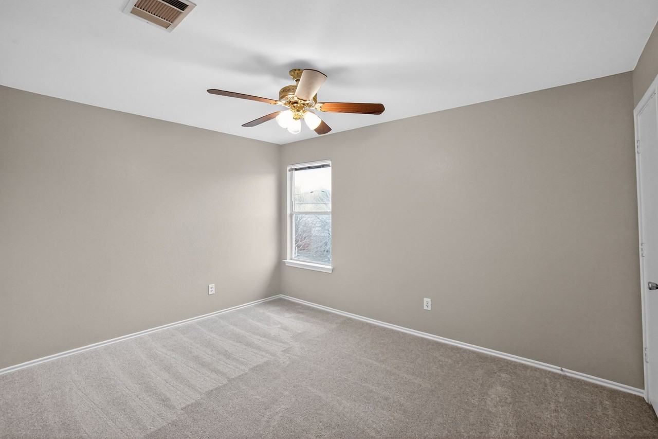 703 Indian Meadow Dr - Photo 4 of 19