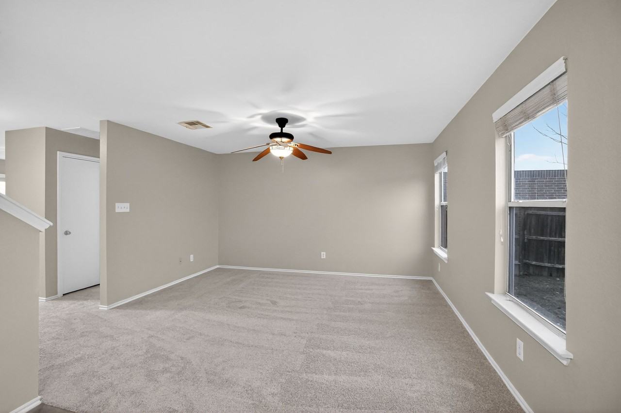 703 Indian Meadow Dr - Photo 7 of 19