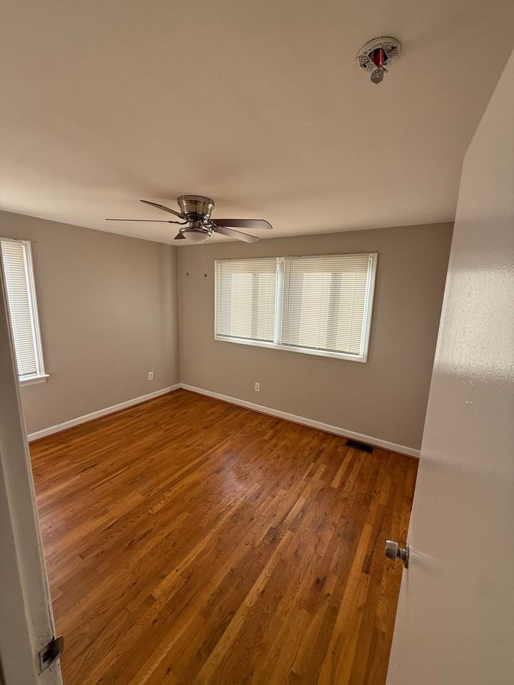 9800 Gloucester Dr - Photo 7 of 11