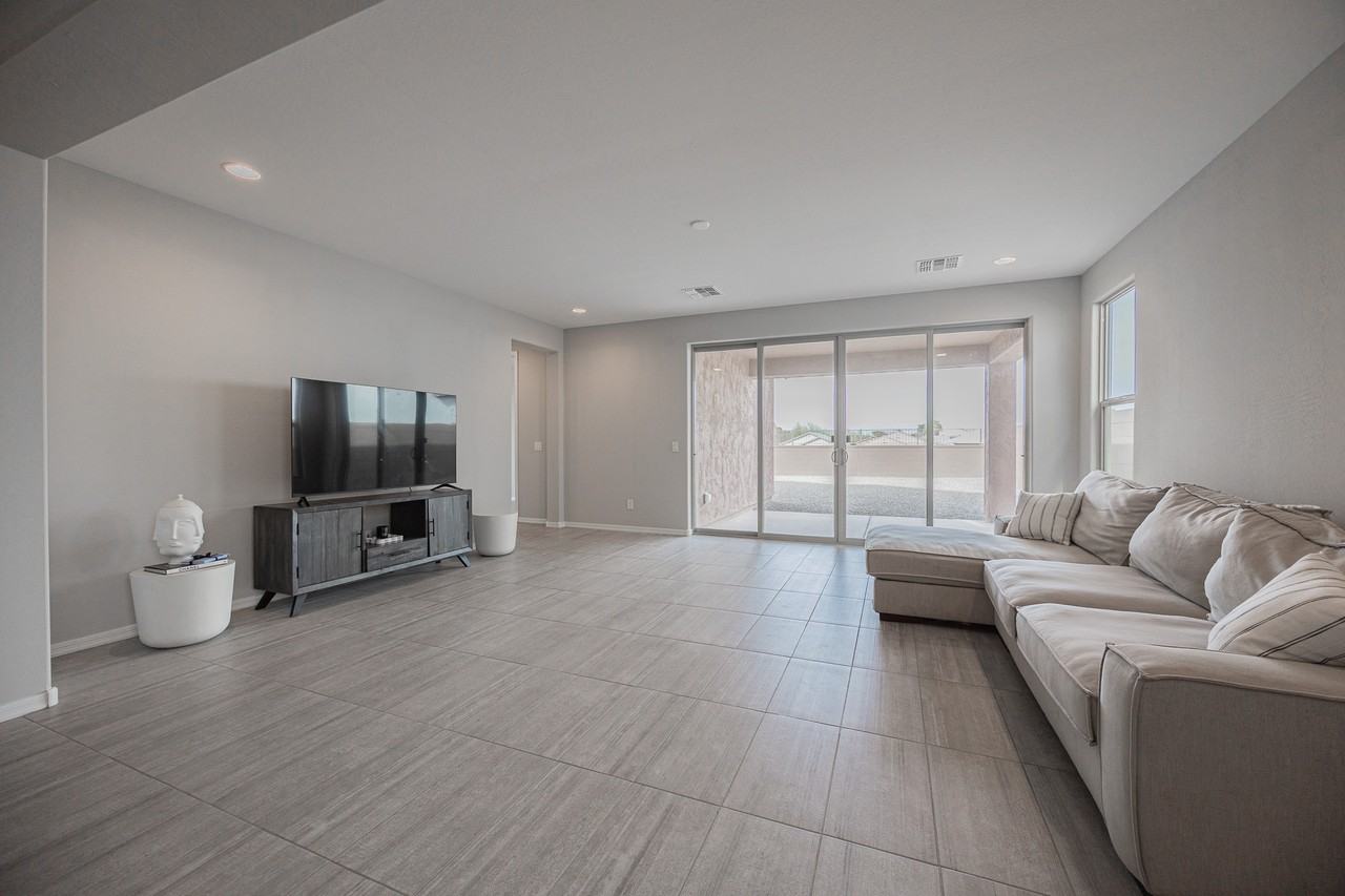 7128 W Coles Rd - Photo 4 of 28