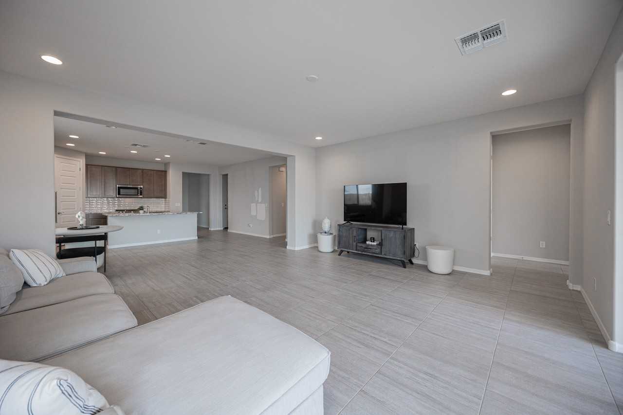 7128 W Coles Rd - Photo 6 of 28