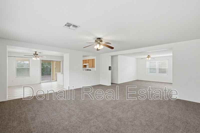 8123 S Sunny Horizon Pl - Photo 4 of 33