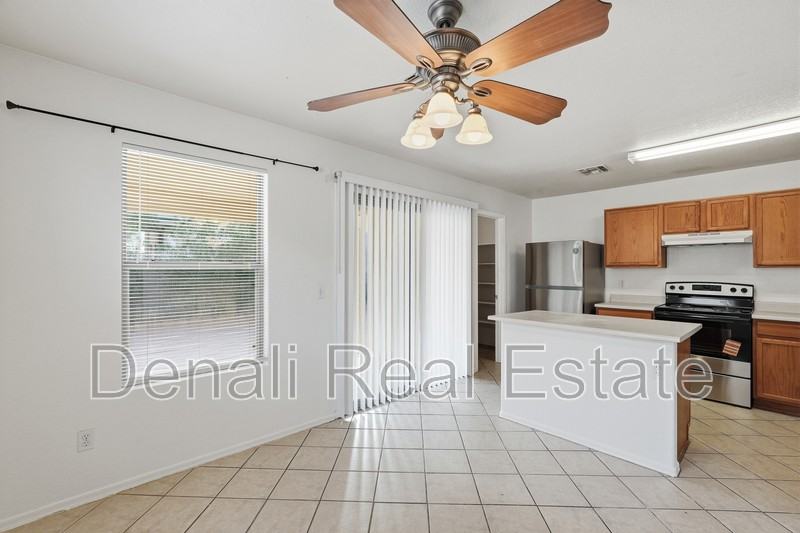 8123 S Sunny Horizon Pl - Photo 7 of 33