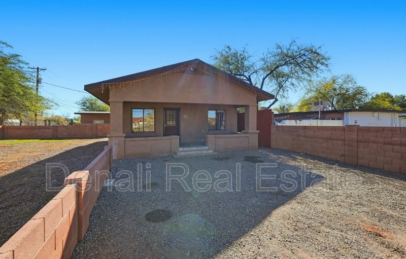 468 E Delano St - Photo 2 of 25