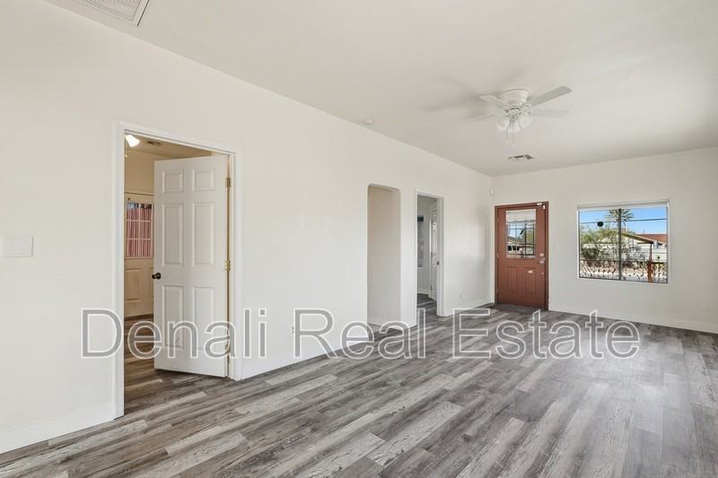 468 E Delano St - Photo 6 of 25