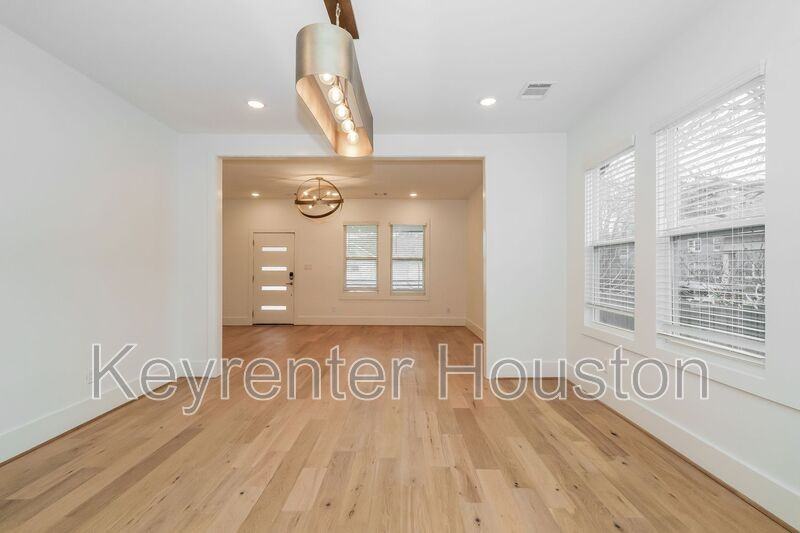 231 Grace St - Photo 4 of 15