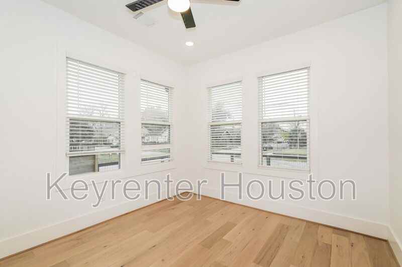 231 Grace St - Photo 5 of 15