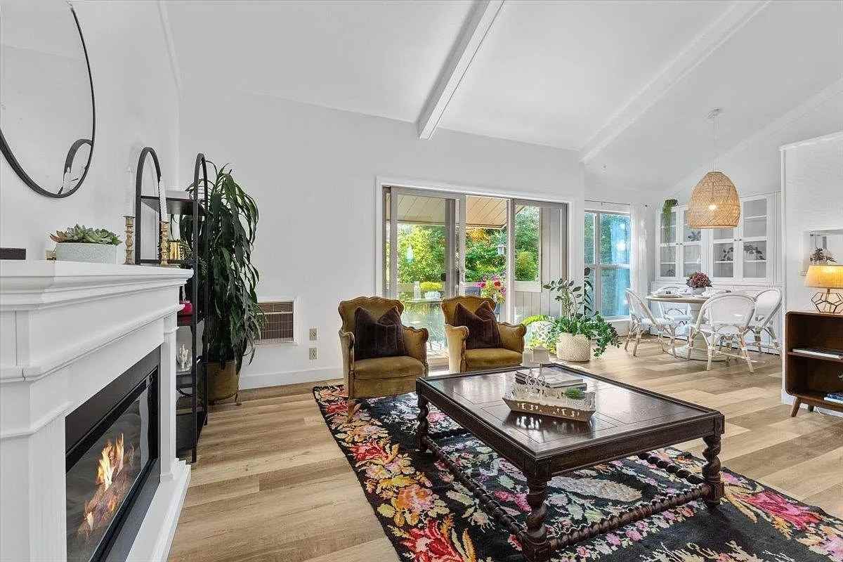 2067 Ascot Dr - Photo 5 of 27