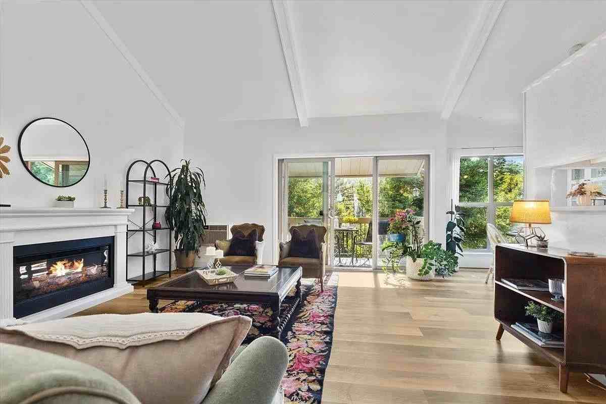 2067 Ascot Dr - Photo 6 of 27