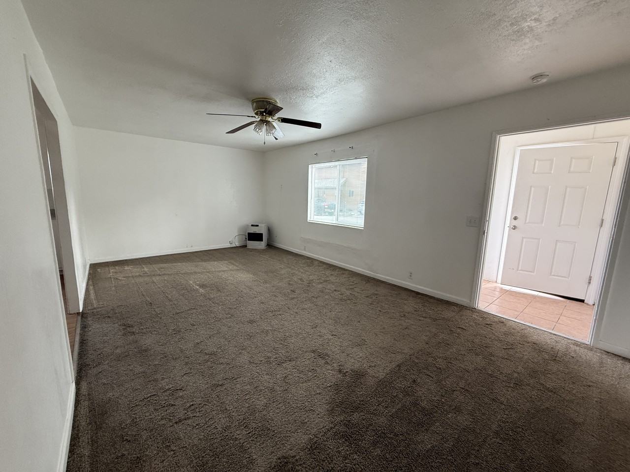 363 Phelps Ave - Photo 2 of 20