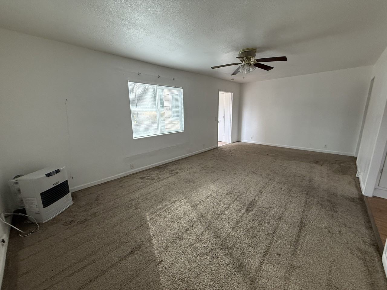 363 Phelps Ave - Photo 3 of 20