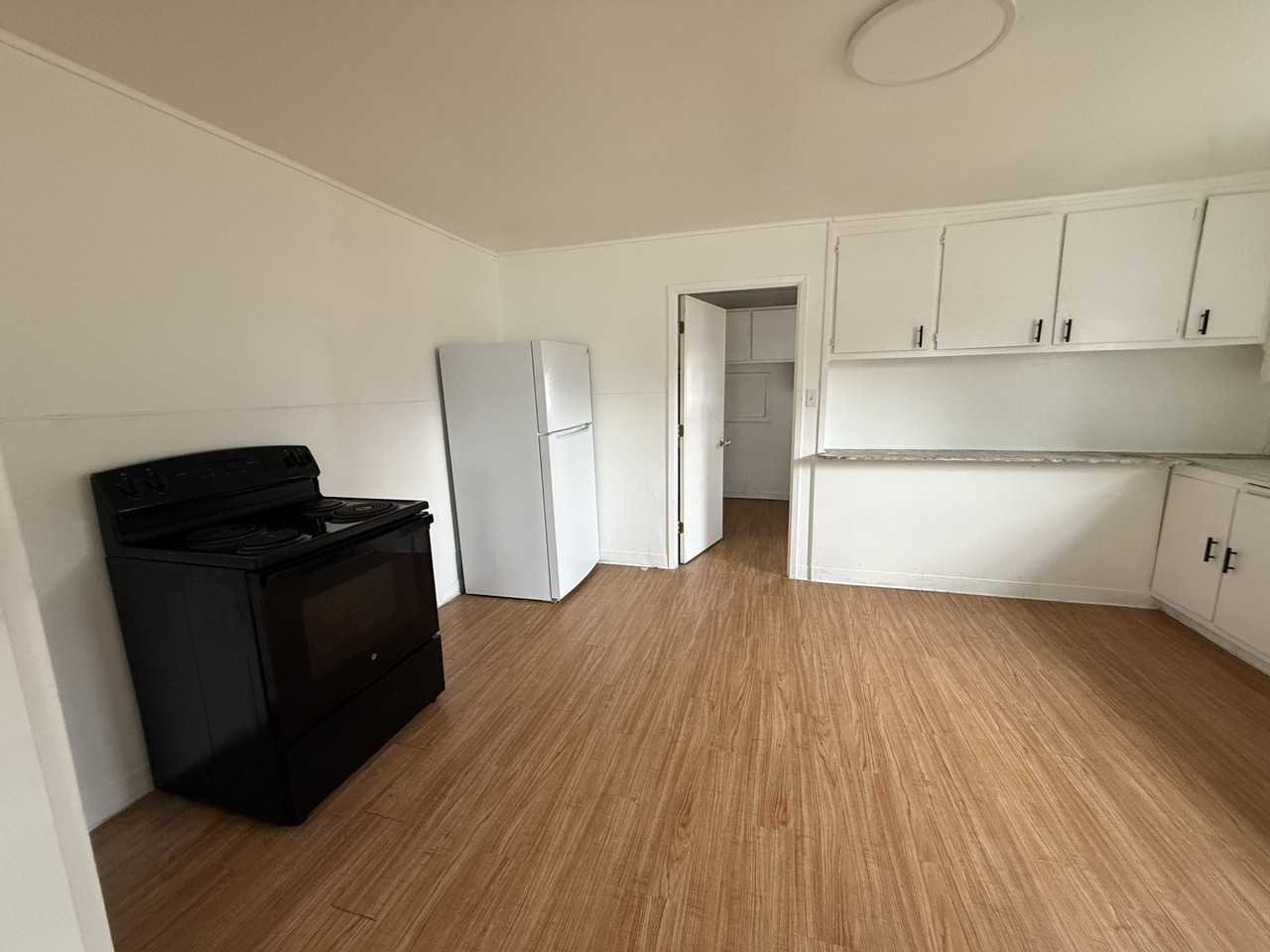 363 Phelps Ave - Photo 4 of 20