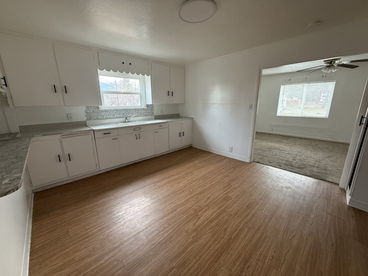 363 Phelps Ave - Photo 6 of 20