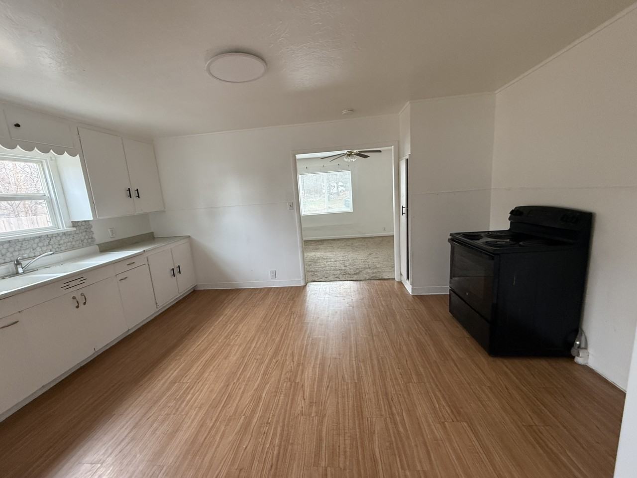 363 Phelps Ave - Photo 7 of 20