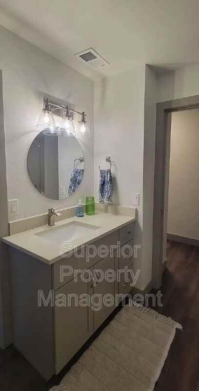 824 9th St #D - Photo 5 of 21