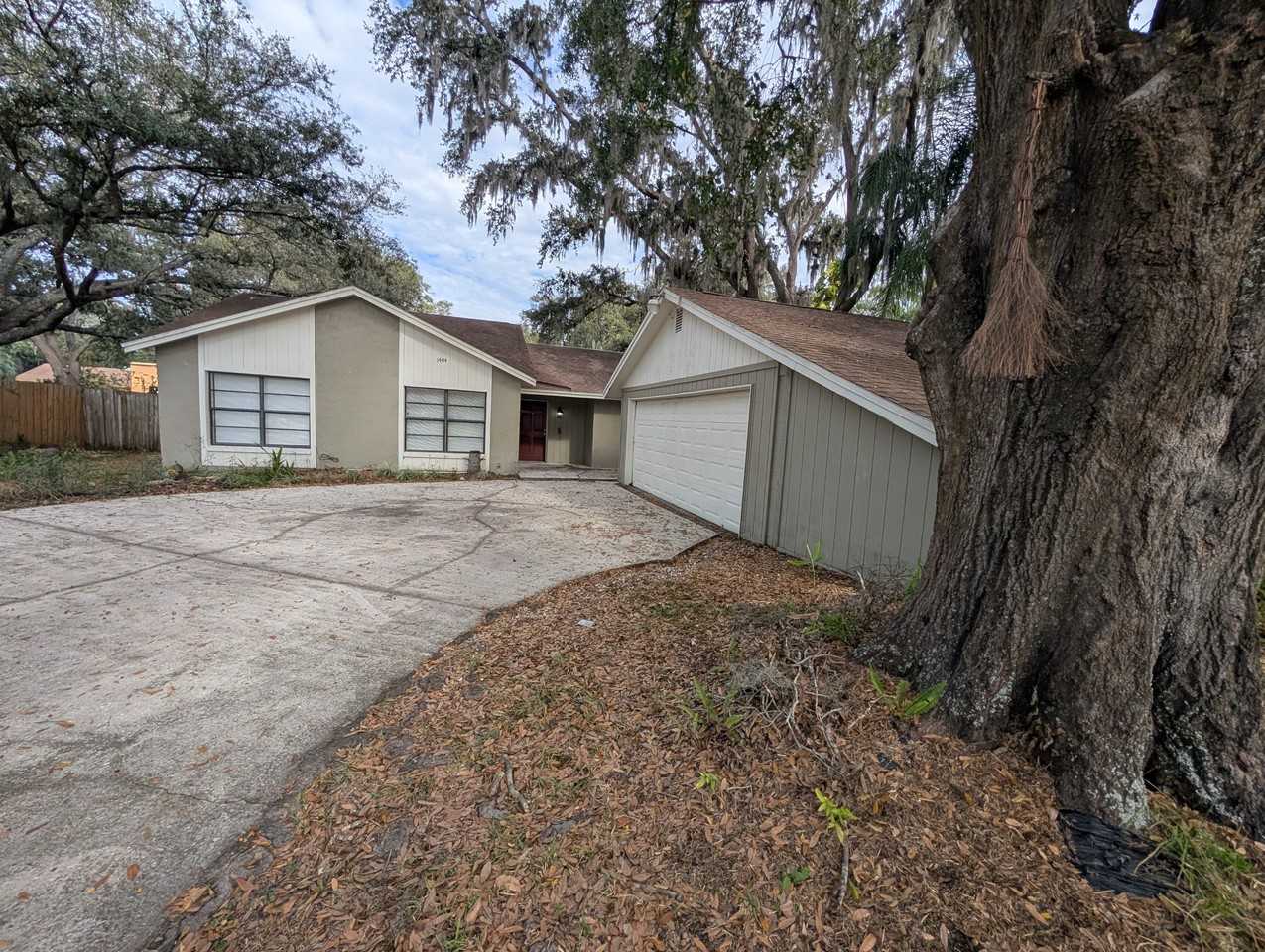 1404 Wildrose Dr - Photo 2 of 25