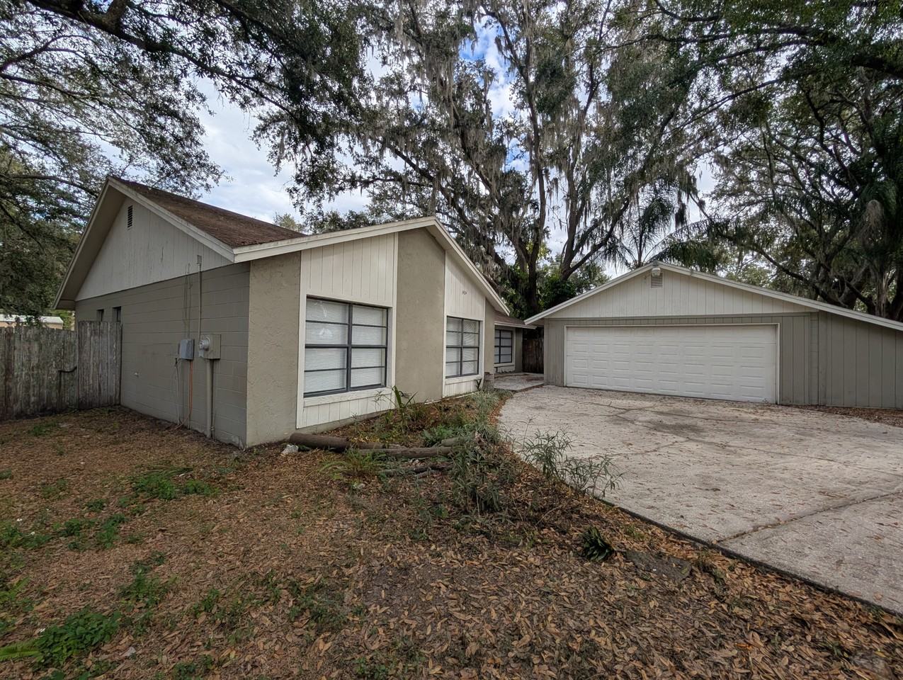 1404 Wildrose Dr - Photo 3 of 25