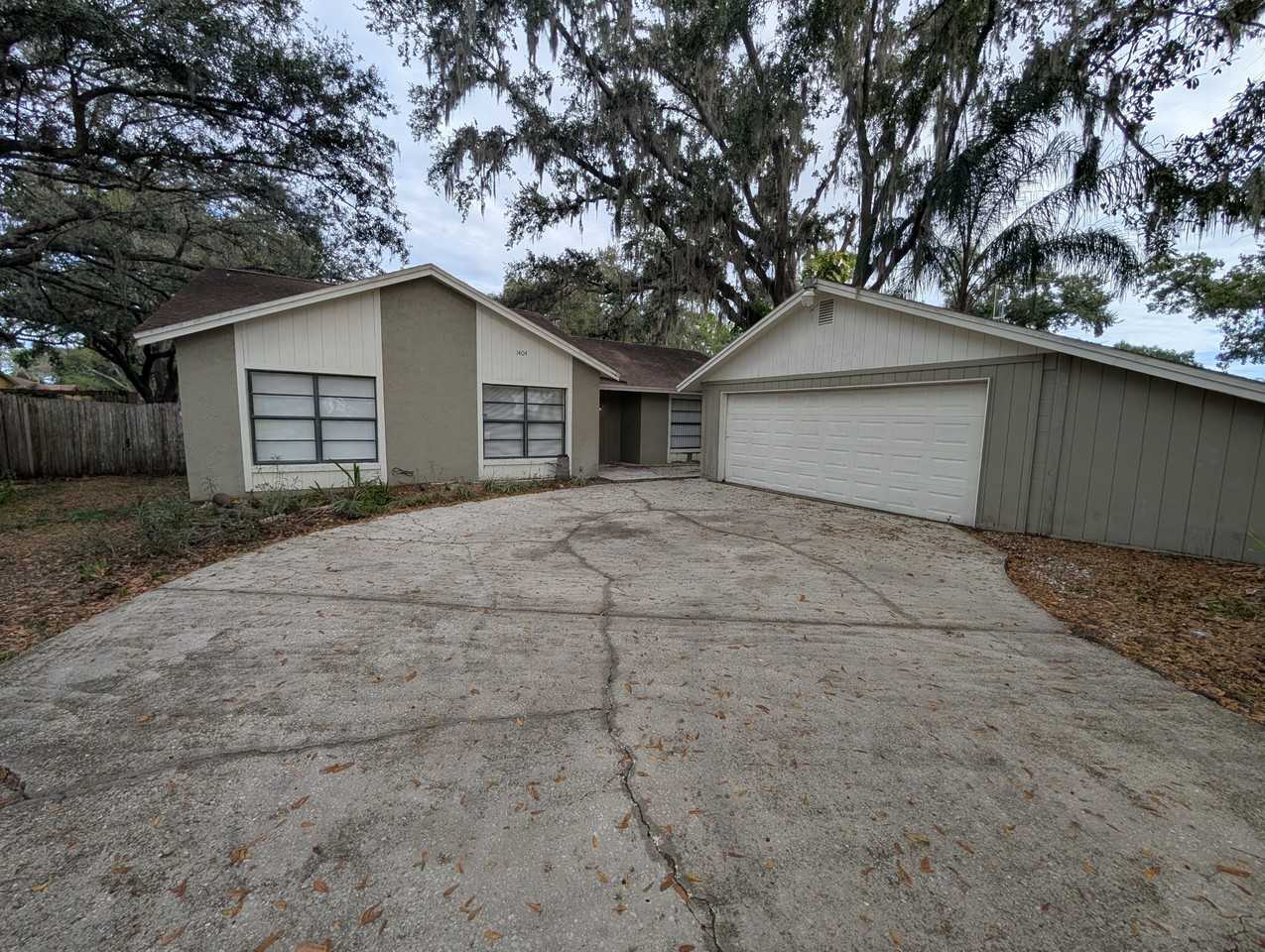 1404 Wildrose Dr - Photo 5 of 25