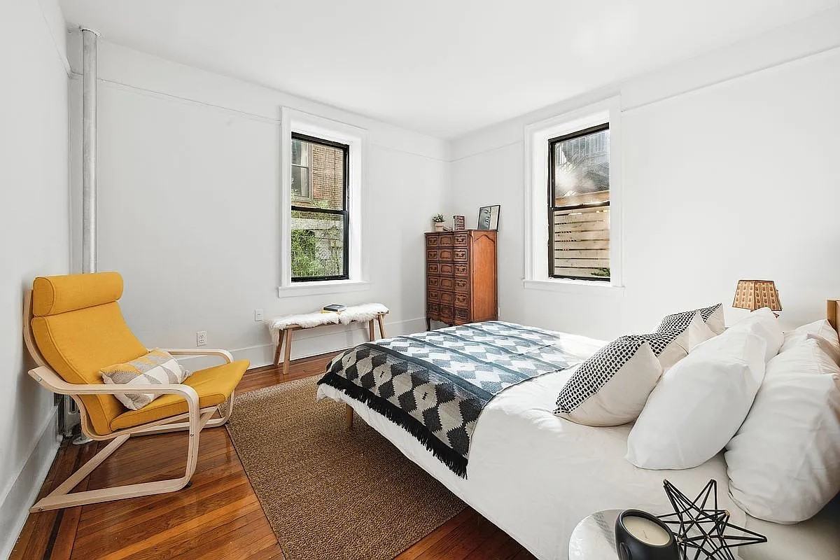 333 4Th St - Photo 3 of 7