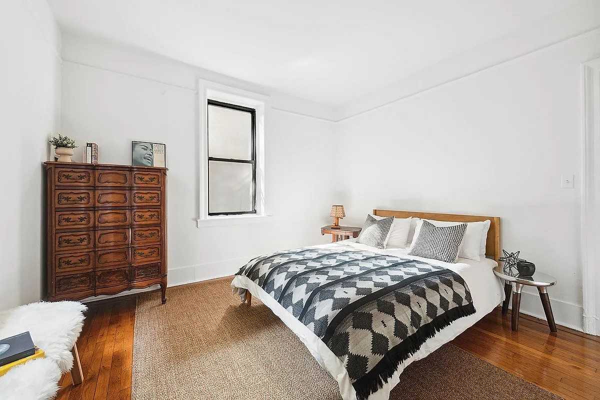 333 4Th St - Photo 4 of 7