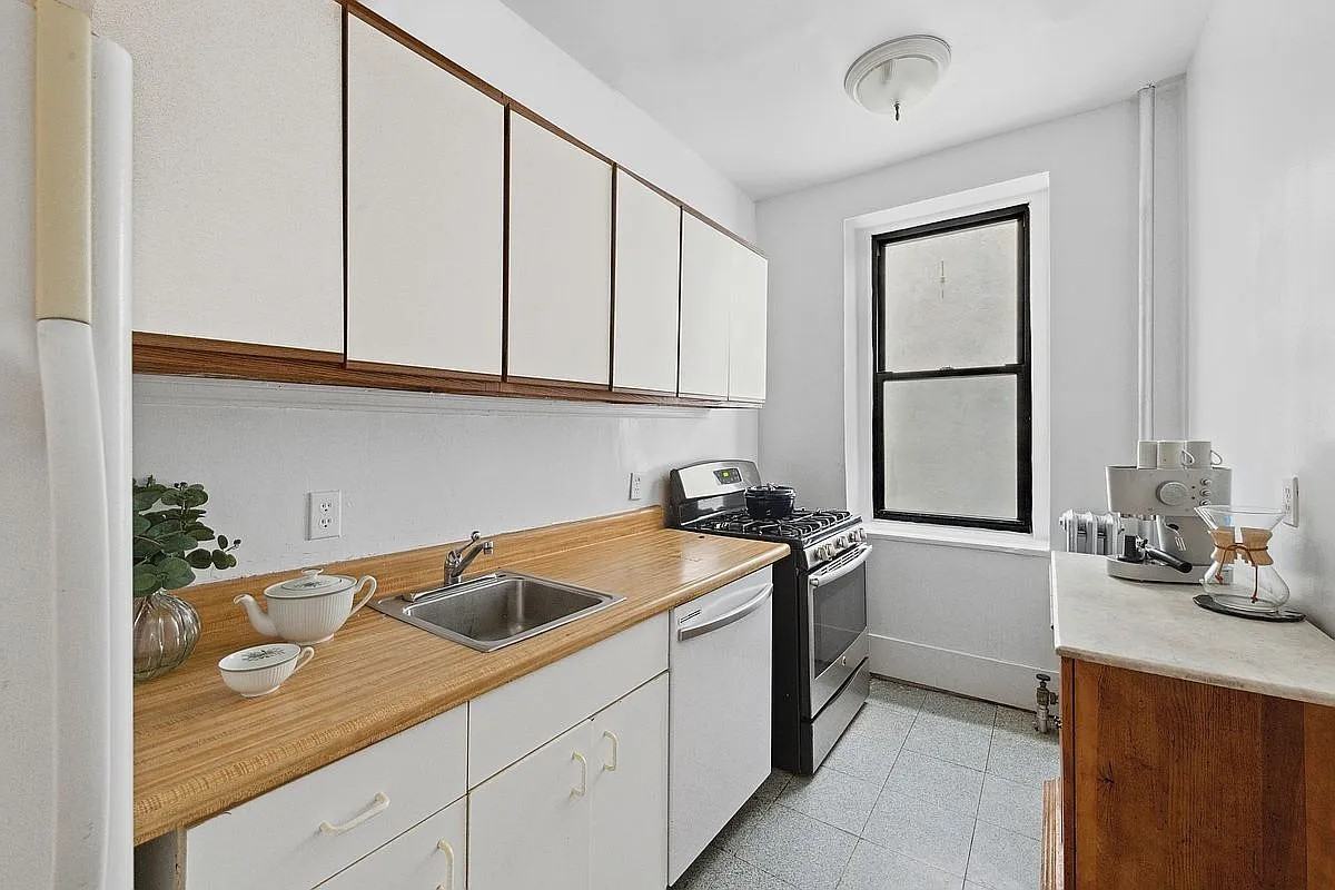 333 4Th St - Photo 6 of 7