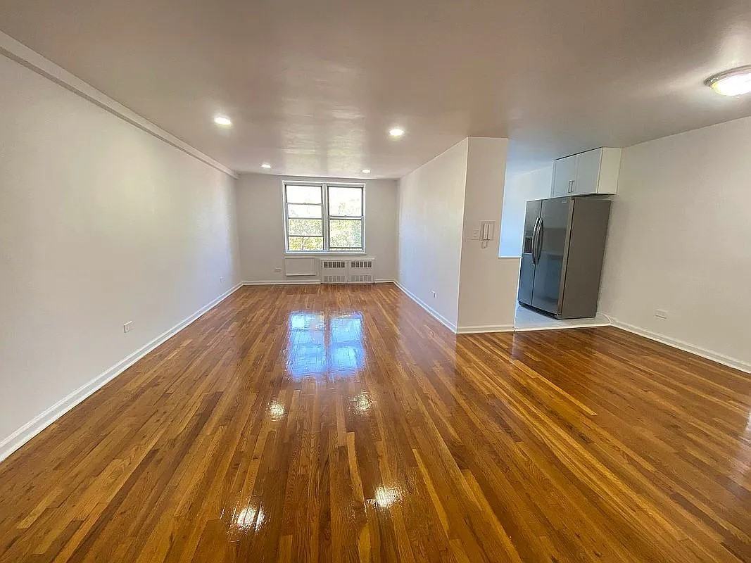 6311 Queens Blvd - Photo 4 of 11