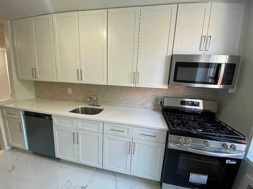 6311 Queens Blvd - Photo 5 of 11