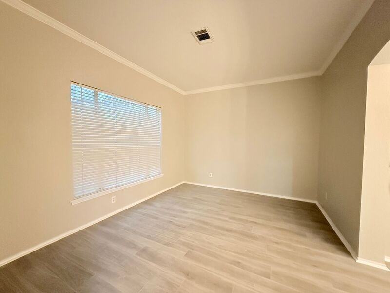 2405 Hopkins Dr - Photo 3 of 21