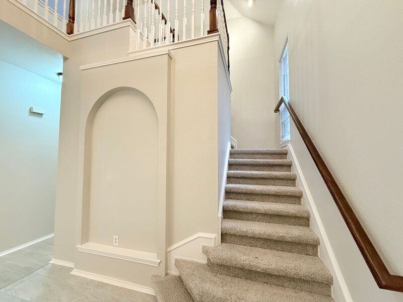 2405 Hopkins Dr - Photo 4 of 21