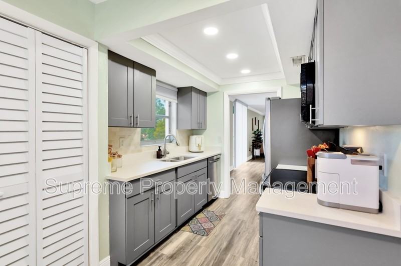 1001 Pearce Dr - Photo 2 of 26