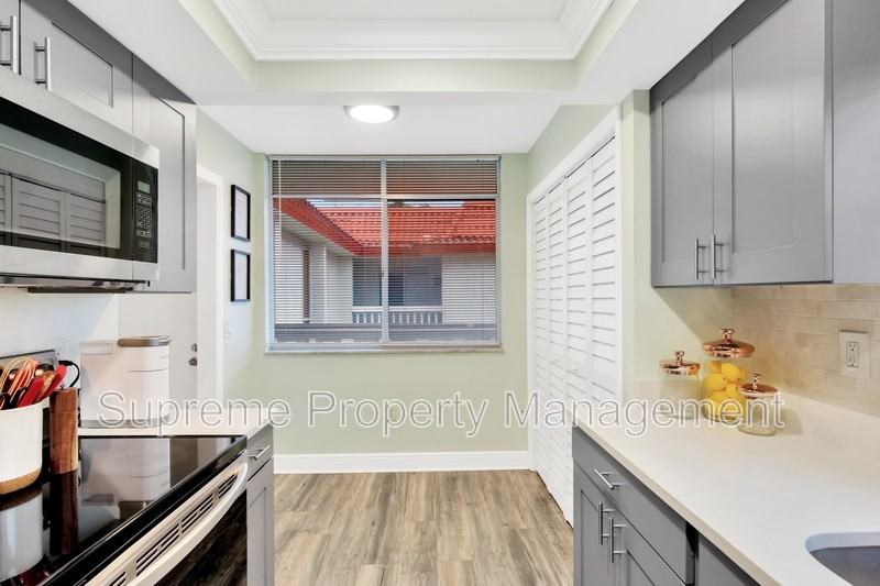 1001 Pearce Dr - Photo 3 of 26