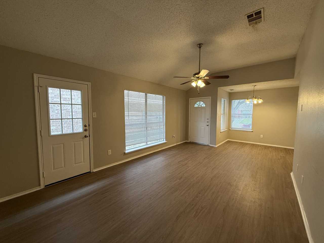 9636 Stonewood Dr - Photo 3 of 22
