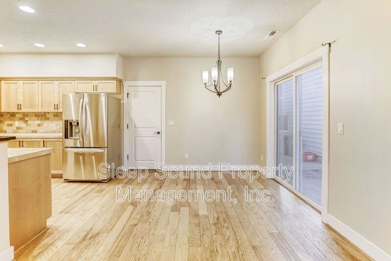 570 Sw 201st Ave - Photo 7 of 17