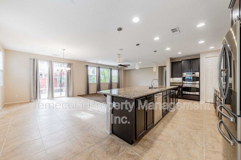 27355 Avon Ln - Photo 3 of 18