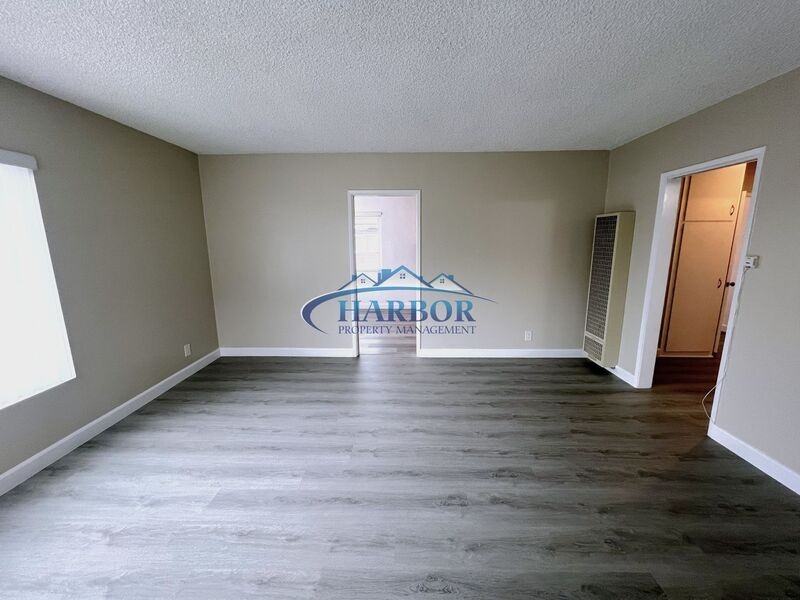 1025 W 25th St #4 - Photo 3 of 12