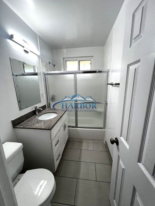 1025 W 25th St #4 - Photo 4 of 12