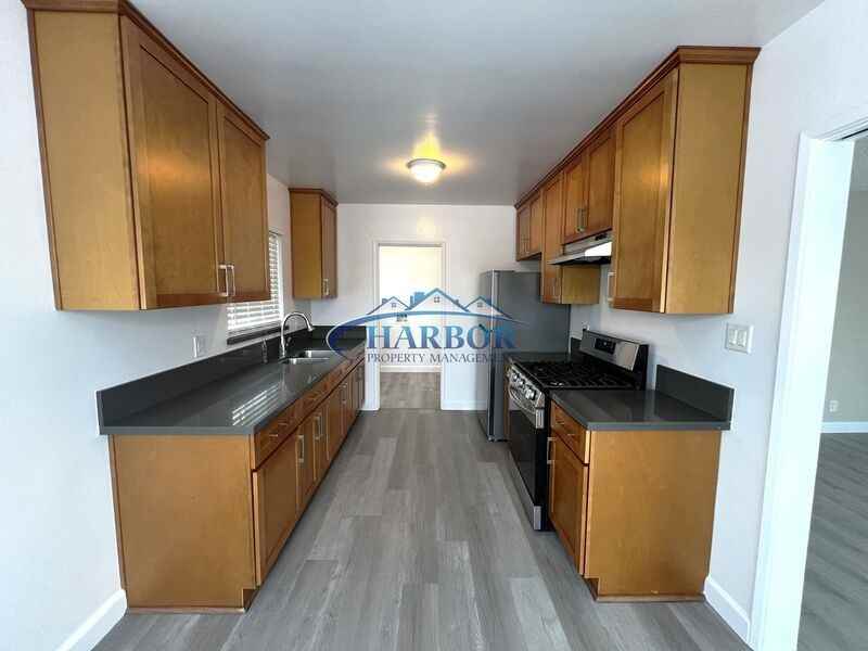 1025 W 25th St #4 - Photo 6 of 12