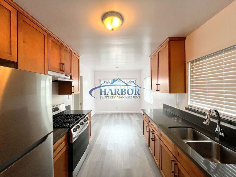 1025 W 25th St #4 - Photo 7 of 12