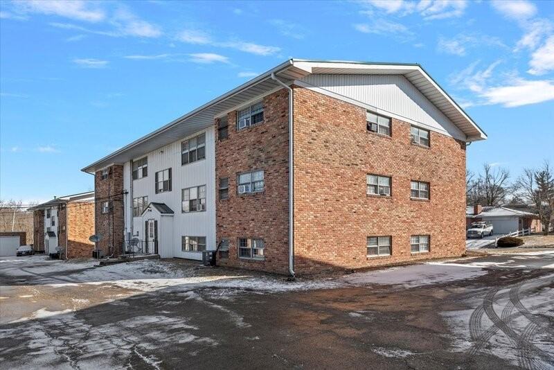 103 S Elder Ln - Photo 3 of 9