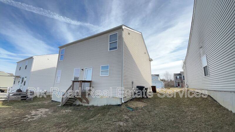 2167 Pine Valley Dr - Photo 3 of 17