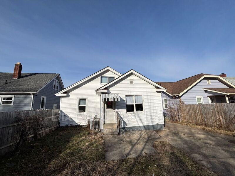 525 Harrison Ave - Photo 3 of 18