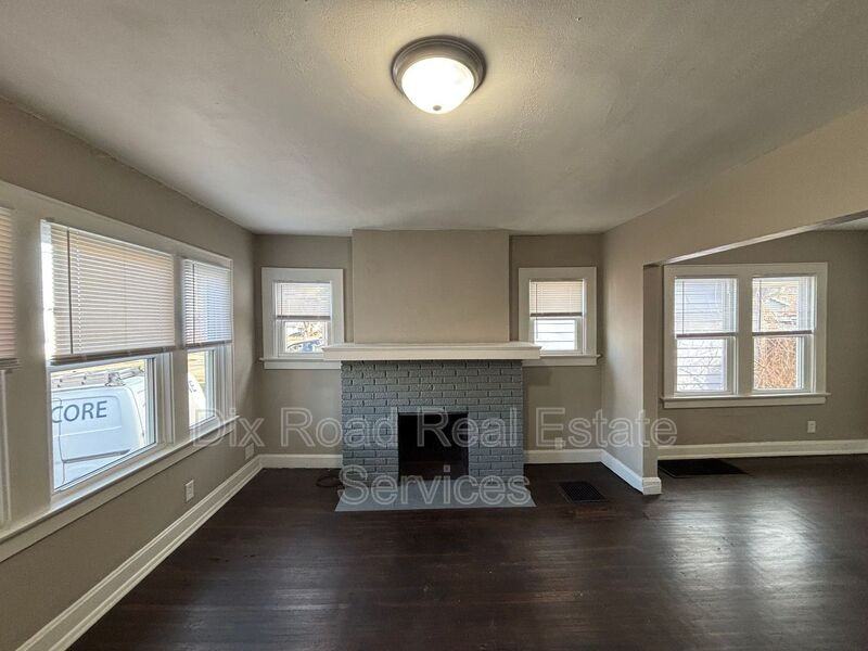 525 Harrison Ave - Photo 5 of 18