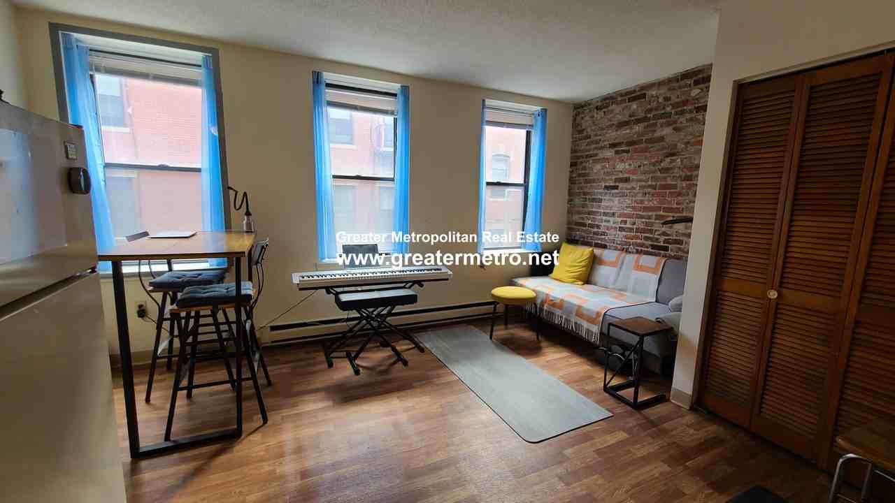 45 Charter St #3 - Photo 3 of 10