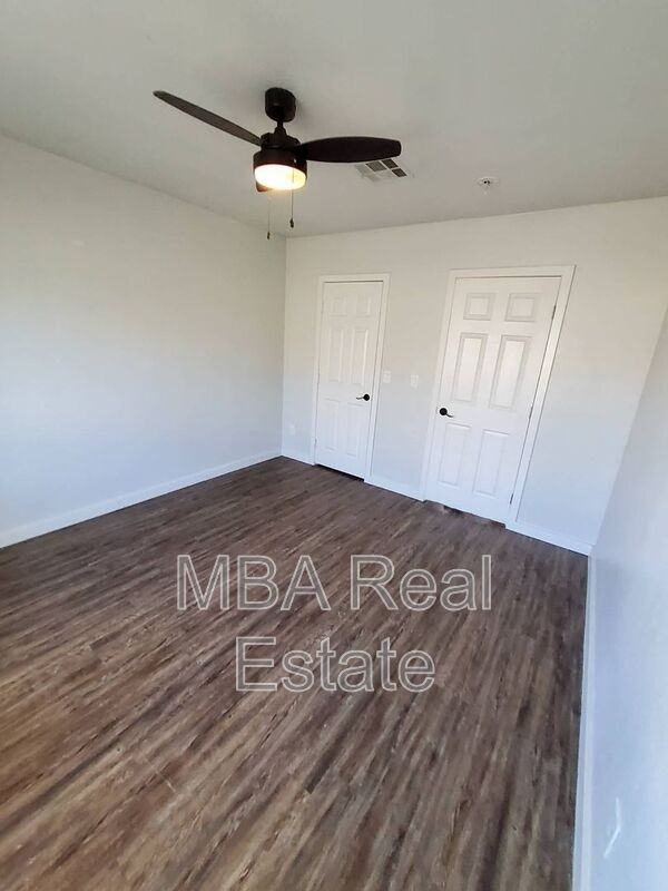 4248 N 12th St #5 - Photo 4 of 6