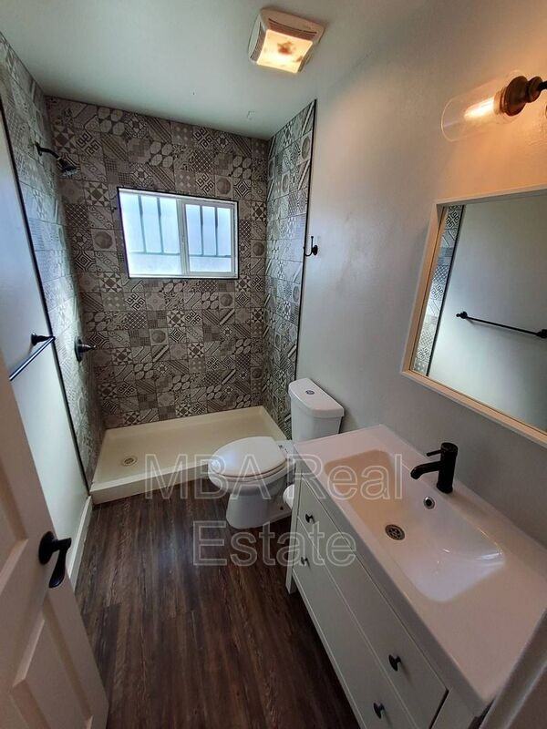 4248 N 12th St #5 - Photo 6 of 6